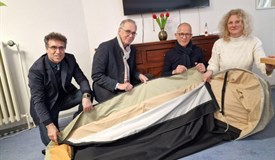 Melanie Popp präsentierte den ersten Sheltersuit.